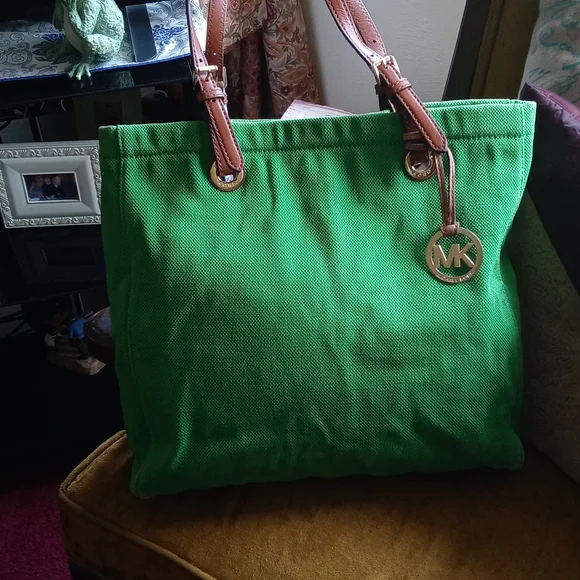 Michael Kors Green Shoulder Bag - Picture 3 of 14